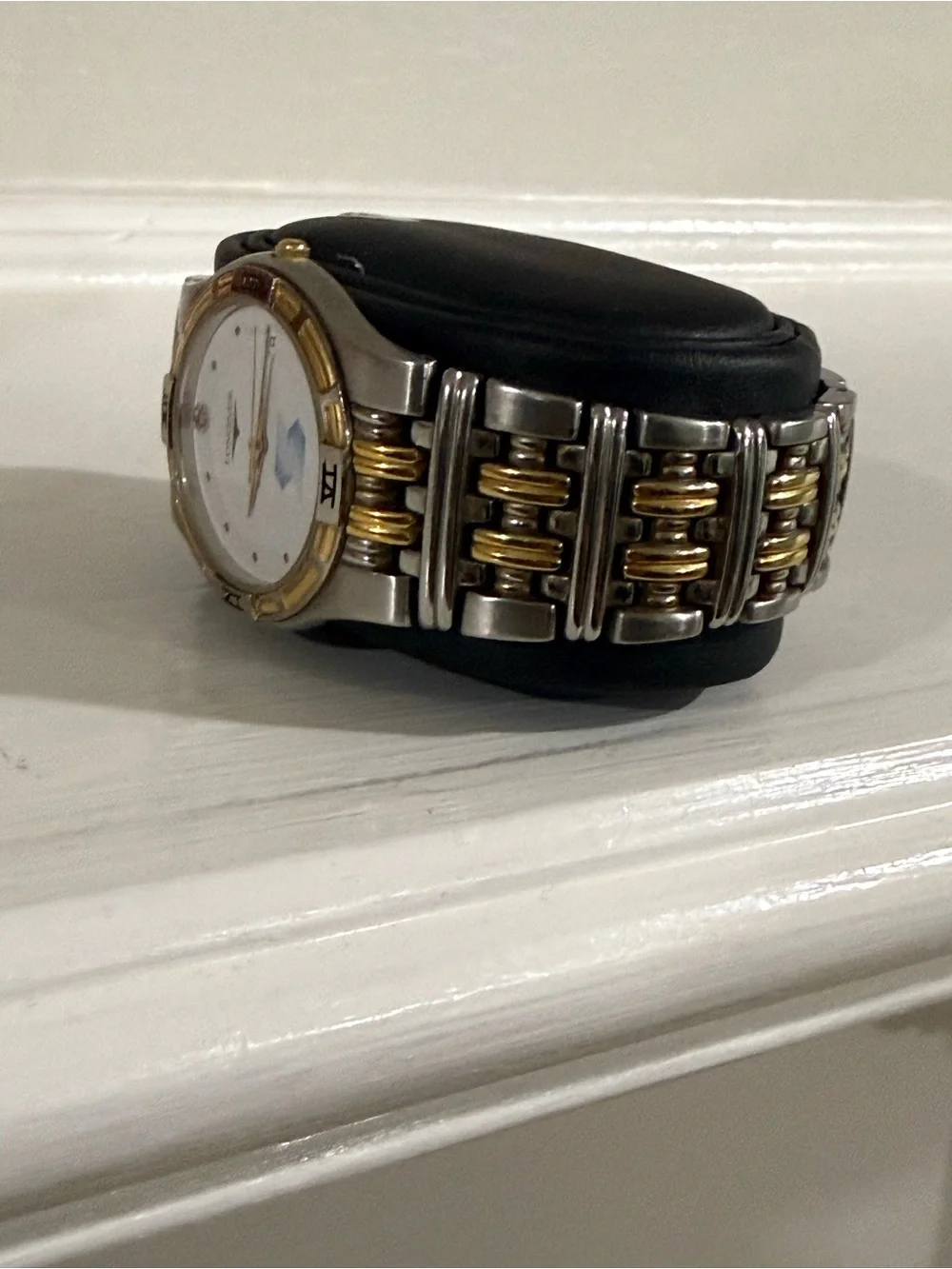 Vintage Longines Laureate Two-Tone Quartz Watch 33-34mm Swiss HT4509